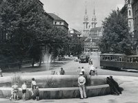 Trg žrtava fašizma, fontana, ulica Račkoga, oko 1960. godine